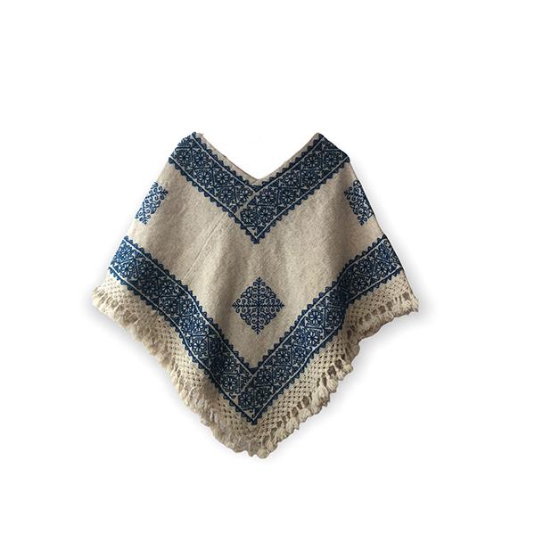 Poncho mexicano con diferentes diseños o colores.