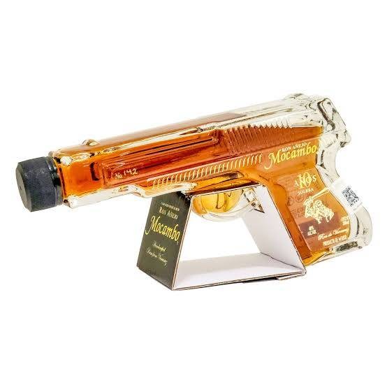 Ron añejo edición especial Veracruz 10 años en forma de pistola incluye 2 vasos de shot
